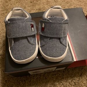 Tommy crib shoes
